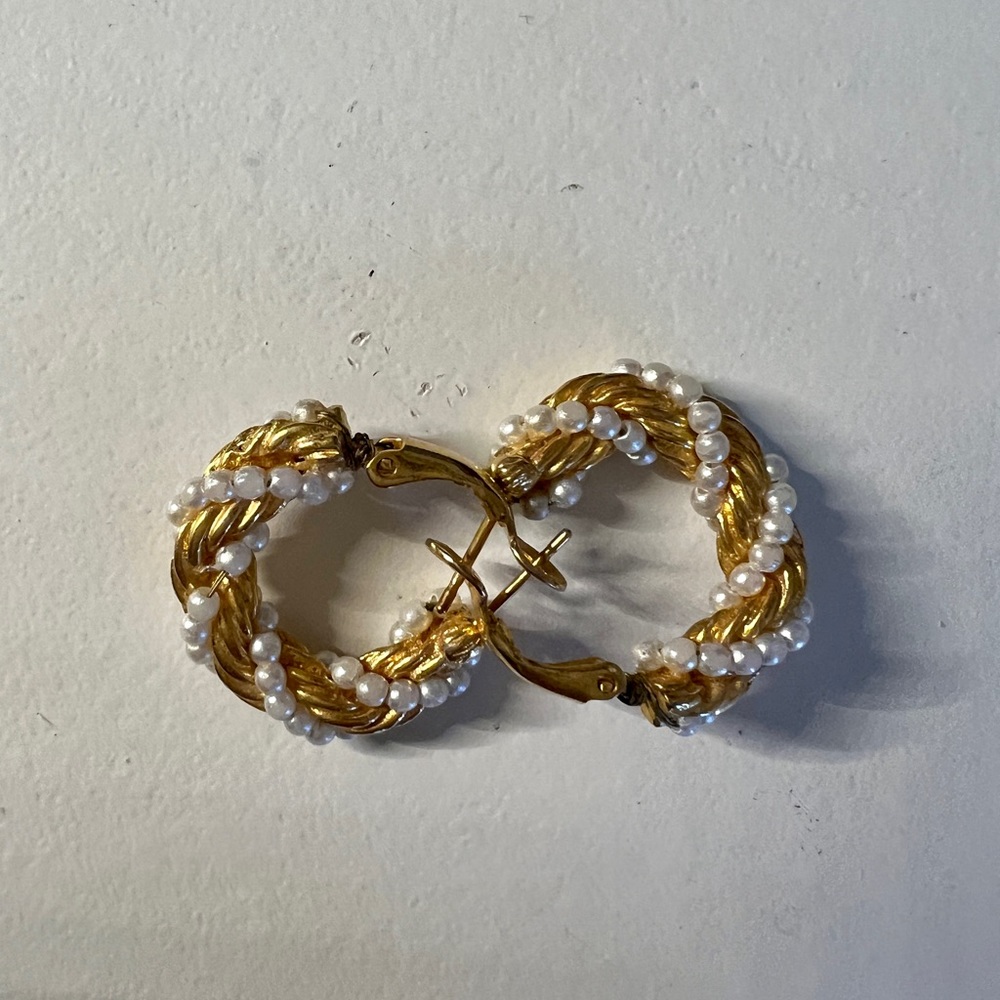 Faux gold and pearly hoops